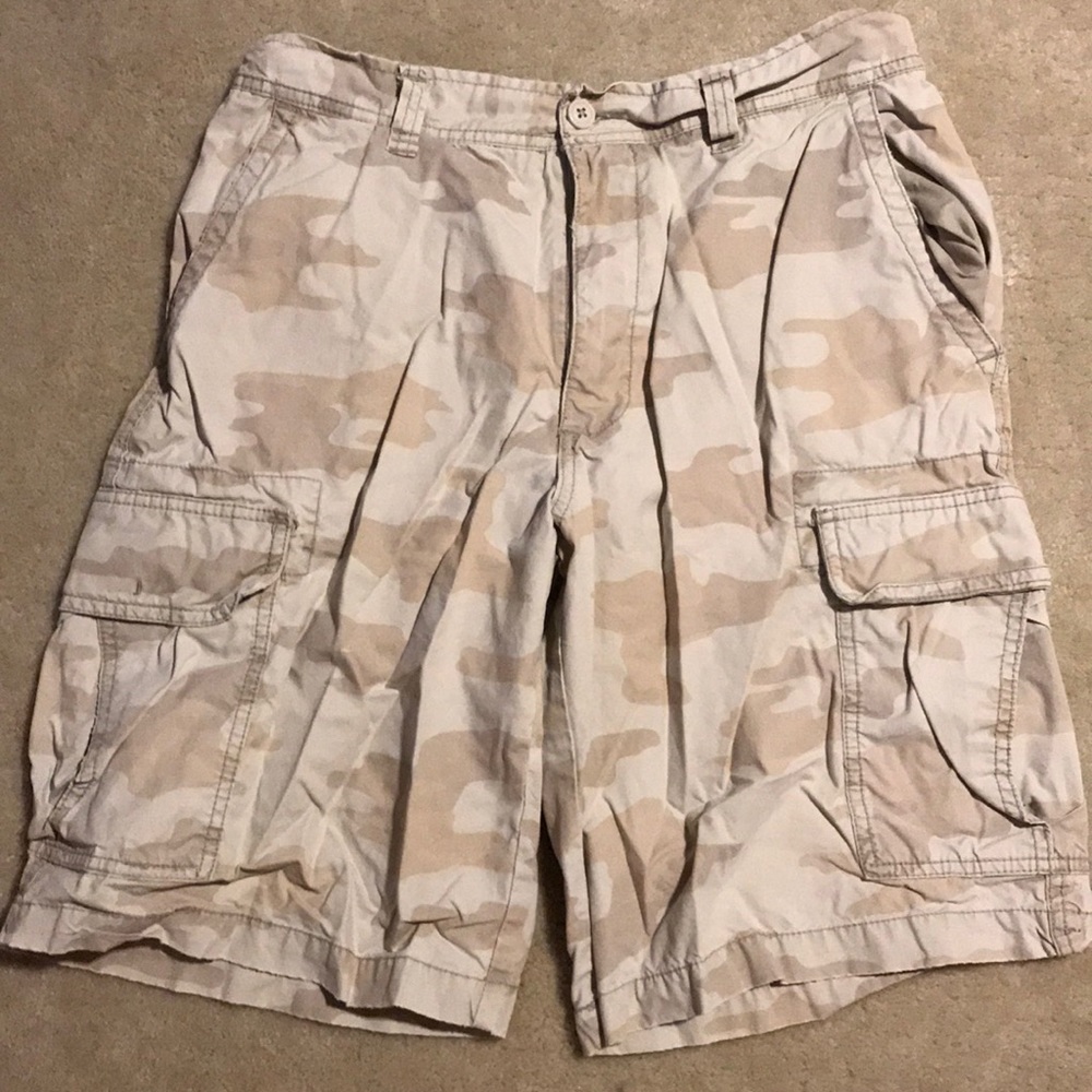 Old Navy camo khaki cargo shorts